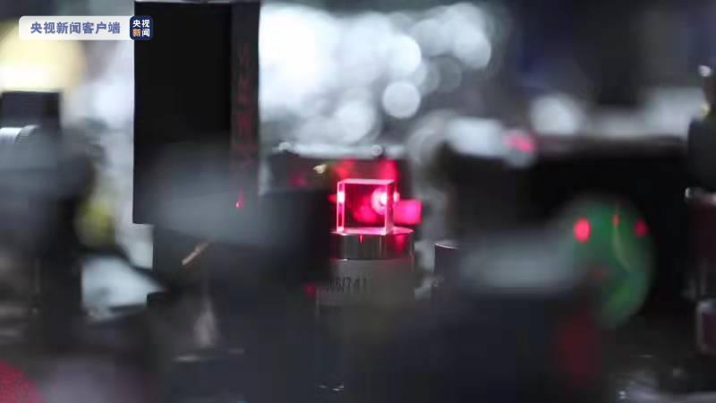 �ҹ���ѧ������ģ���о�ȡ���ش�ͻ�ơ����״ι۲⵽���׳����е��ز��ٽ緢ɢ