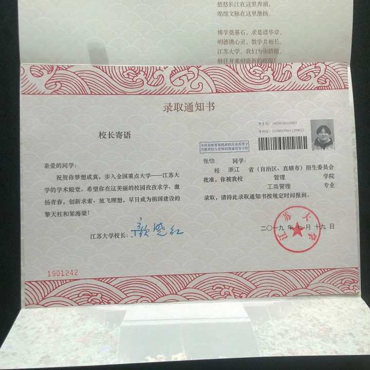 成专业球员，圆本科梦想！杭州这群爱踢足球的高中女生们前程美好