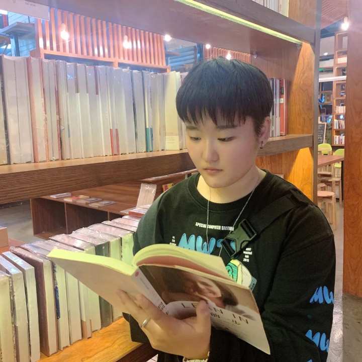 成专业球员，圆本科梦想！杭州这群爱踢足球的高中女生们前程美好