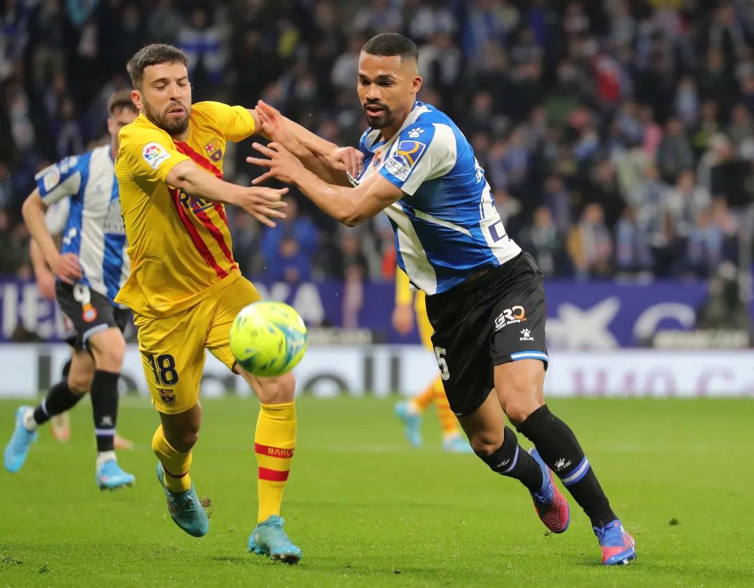 巴塞罗那托马斯西班牙人西班牙足球队队长拉莫斯西班牙莫拉塔进球