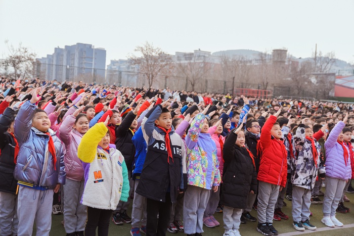 泉景中学小学部开学第一课这样上(图1)