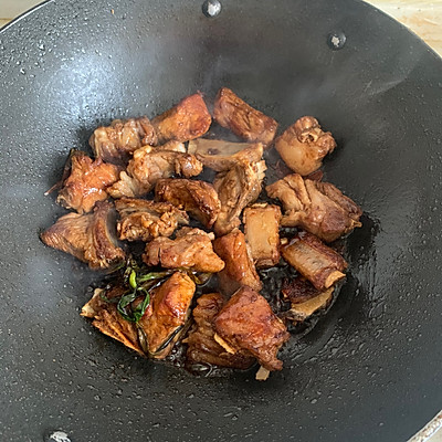 红烧排骨图片（教你做美味又营养的红烧排骨）