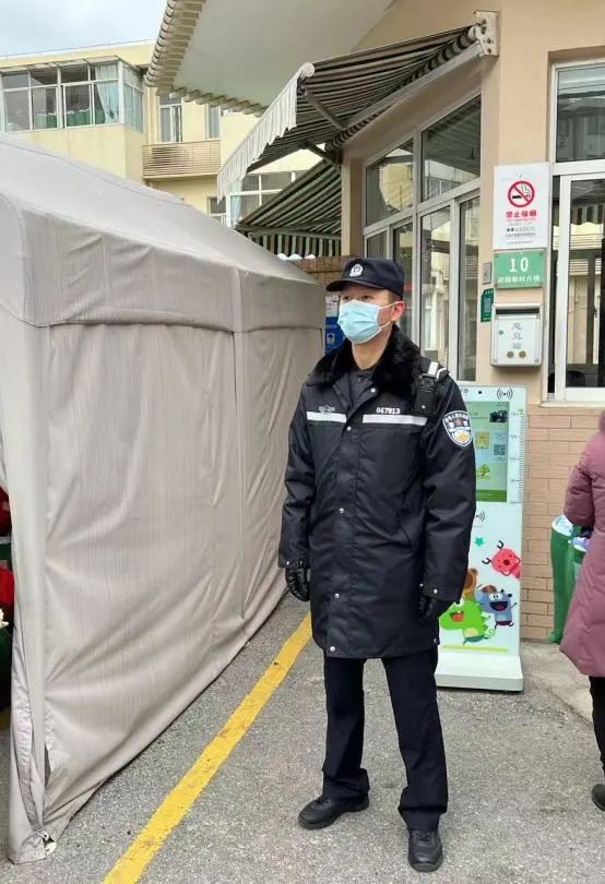 【开学季】校园门口那一抹别样警色