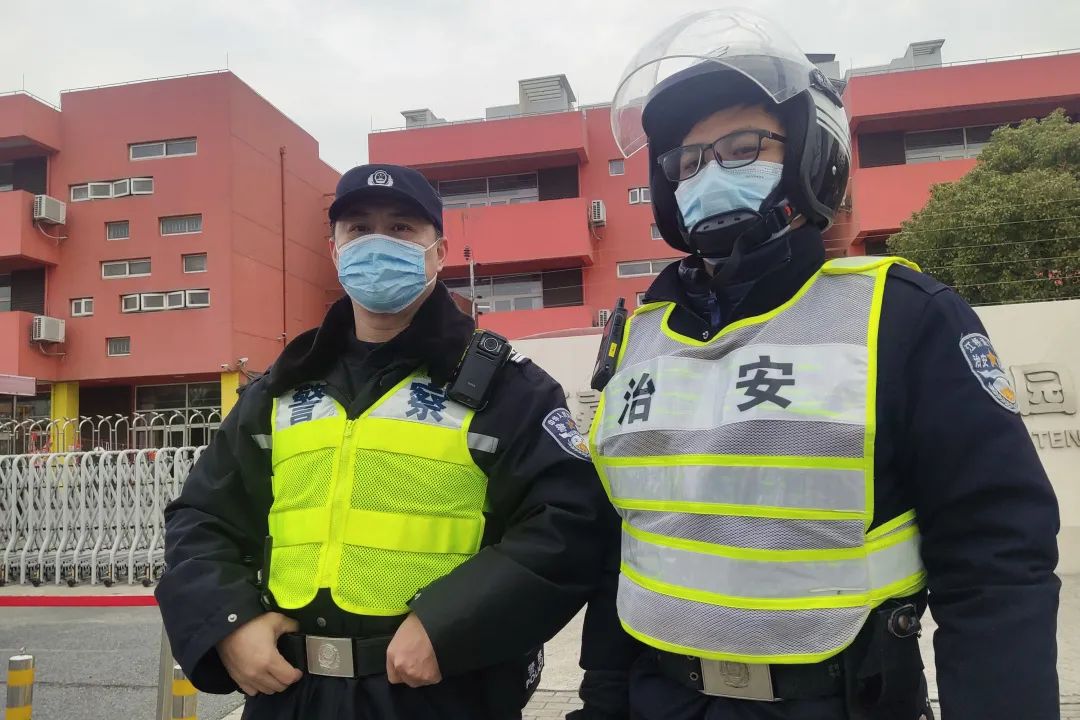 【开学季】校园门口那一抹别样警色