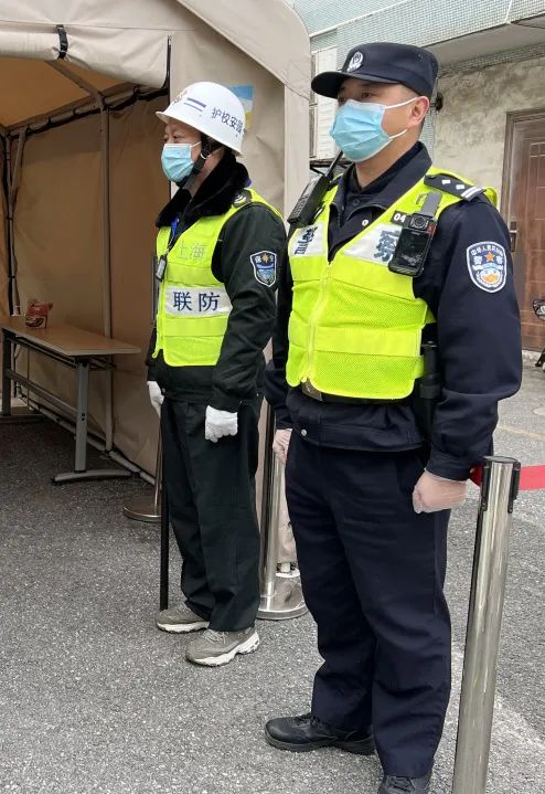 【开学季】校园门口那一抹别样警色