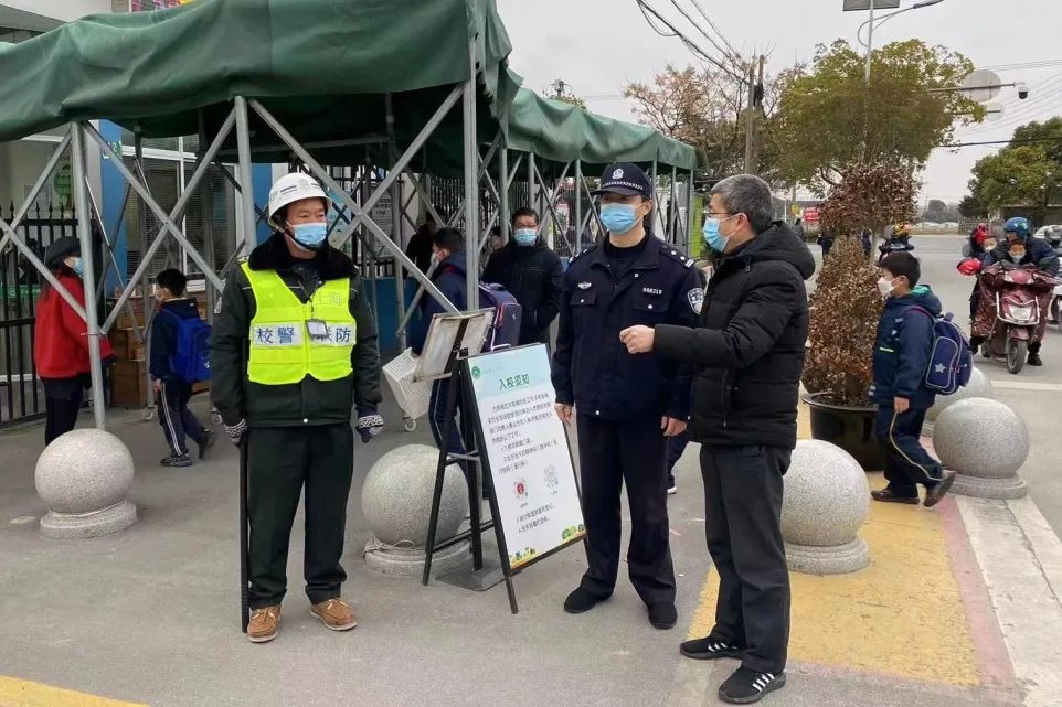 【开学季】校园门口那一抹别样警色