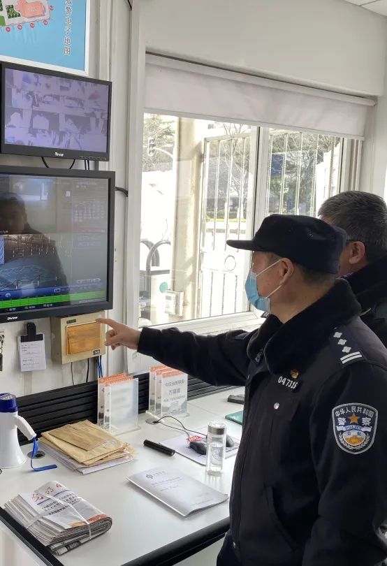 【开学季】校园门口那一抹别样警色