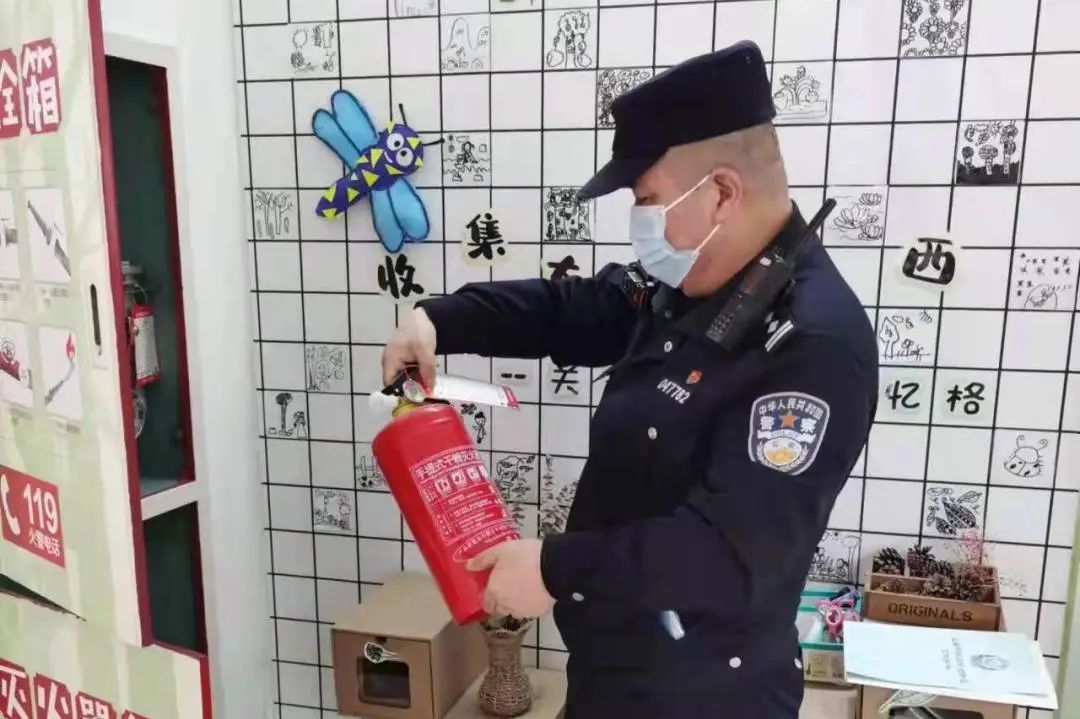 【开学季】校园门口那一抹别样警色