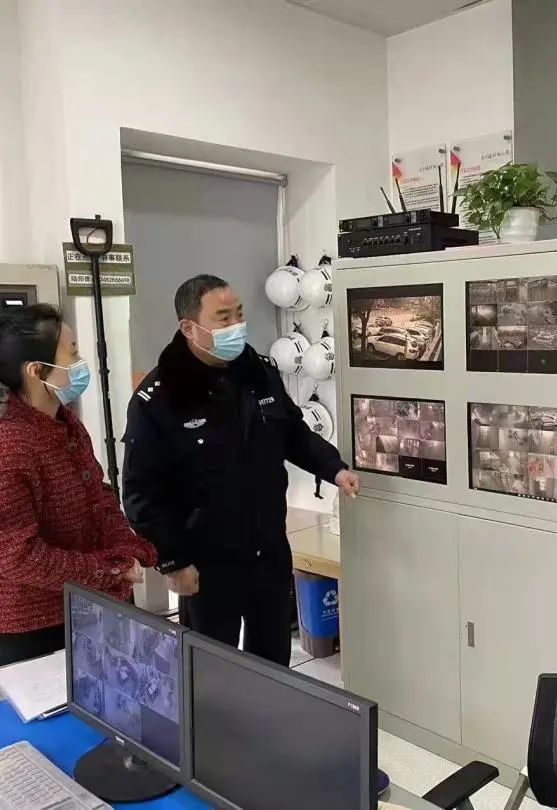 【开学季】校园门口那一抹别样警色