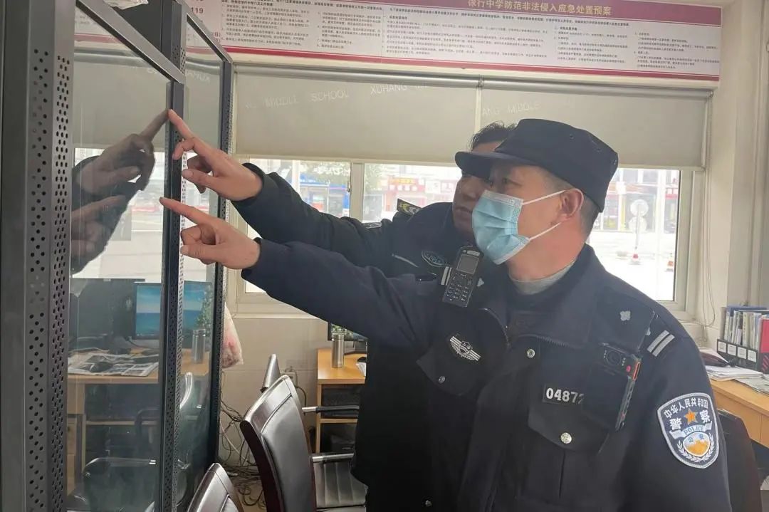 【开学季】校园门口那一抹别样警色