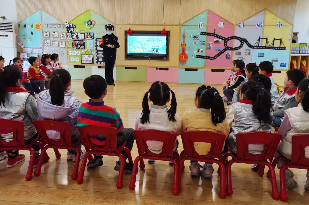 【开学季】校园门口那一抹别样警色