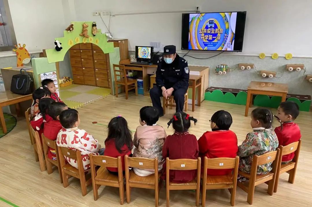 【开学季】校园门口那一抹别样警色