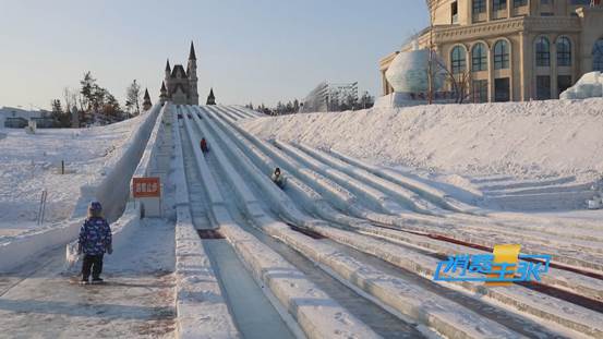 雪地摩托车、冰上卡丁车、冰雪大滑梯……收下这份花样玩冰雪攻略→