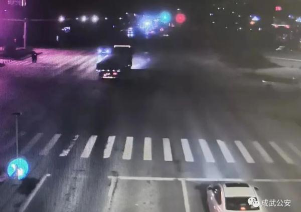 闯红灯扣6分,闯红灯扣6分罚多少钱