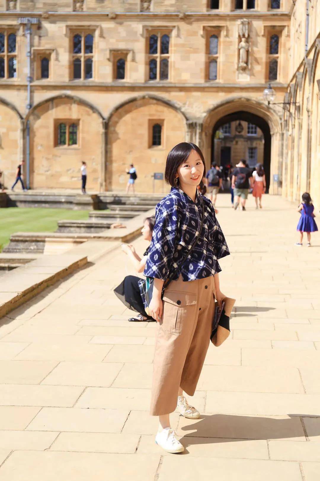 年,"非典"期间,21岁的江西女孩傅真,在拉萨遇到25岁的香港男生毛铭基