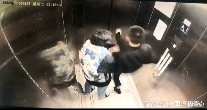 济南一小区乘电梯按次收费,济南一小区乘电梯按次收费 新闻
