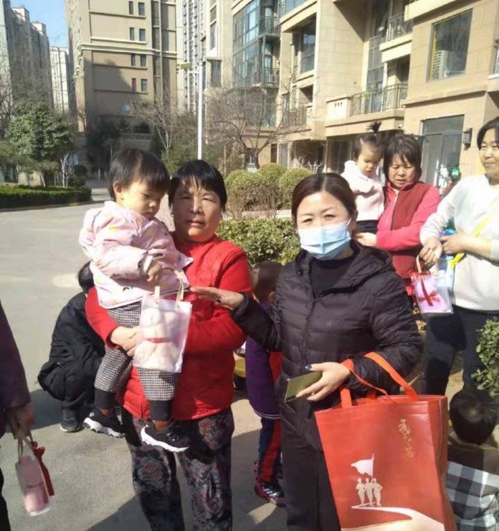三八妇女节又叫女神节吗（三八妇女节送妈妈什么礼物）