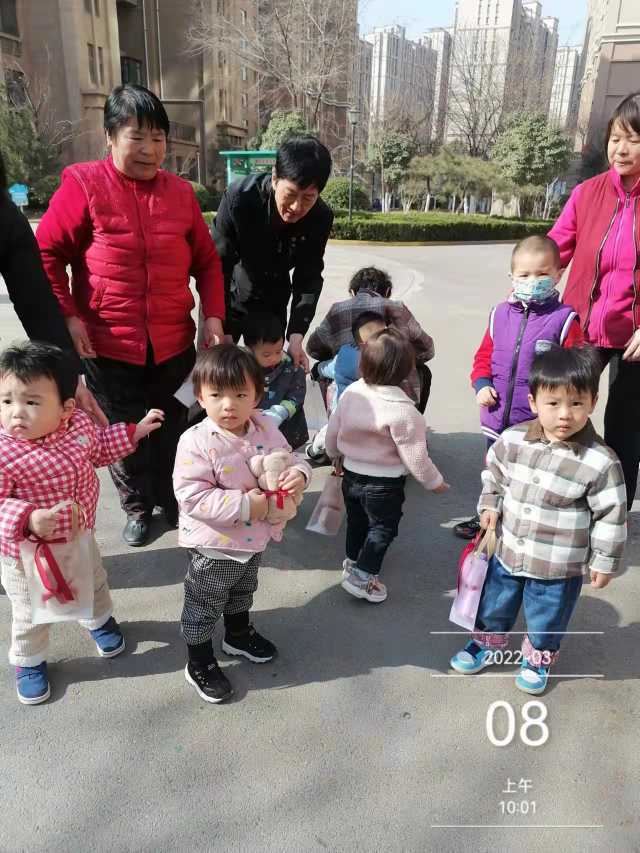三八妇女节又叫女神节吗（三八妇女节送妈妈什么礼物）