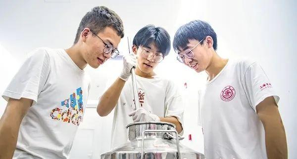 上課開拖拉機(jī)、收菜種菜、還能吃香喝辣？