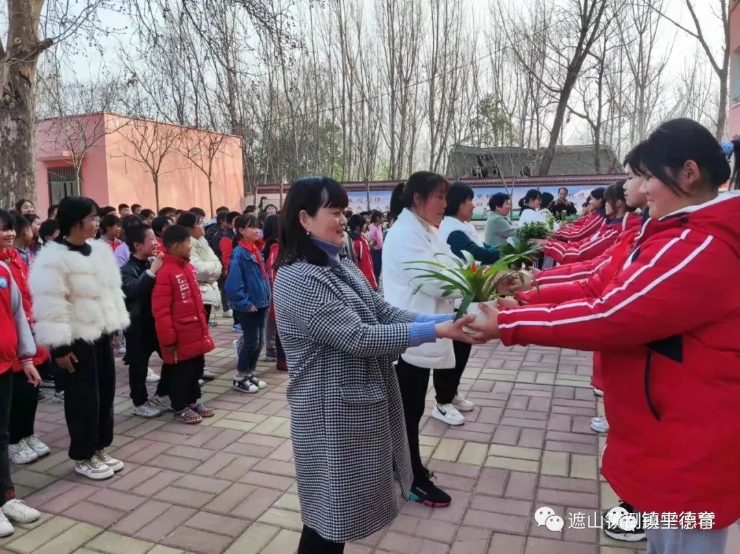 镇平德育——春风十里 不如身边有“妳”