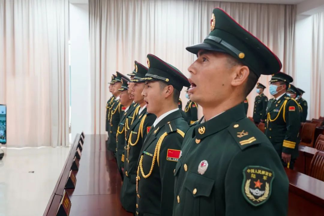 荣耀!军官和军士同台晋衔!