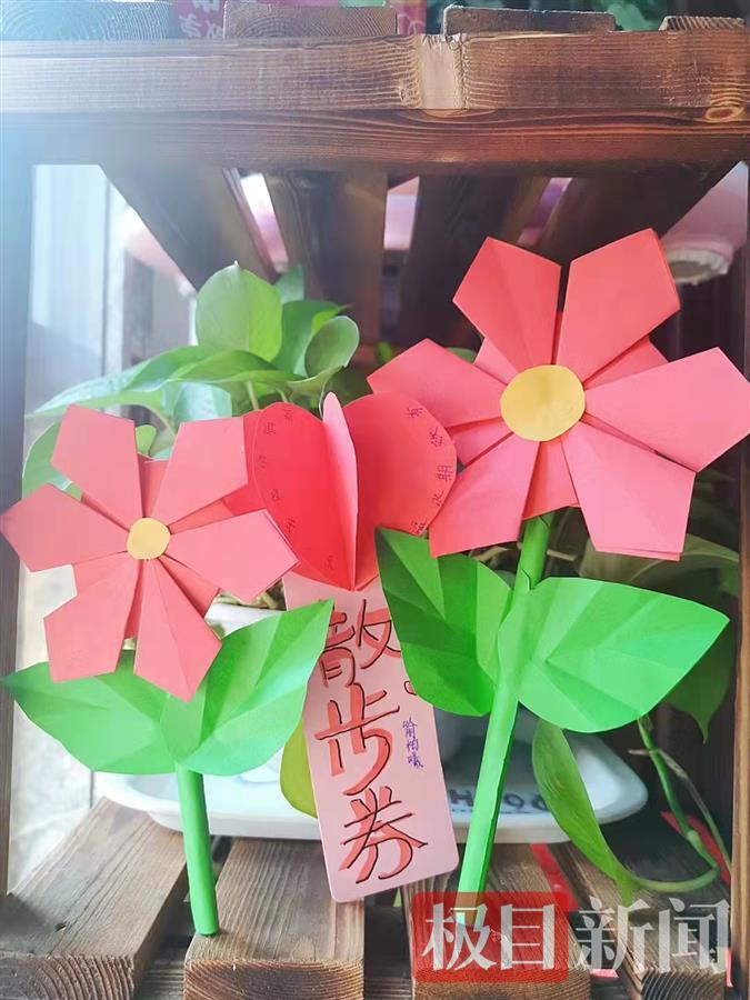 “万能券”、“礼物券”，这群小学生这样给妈妈们过节