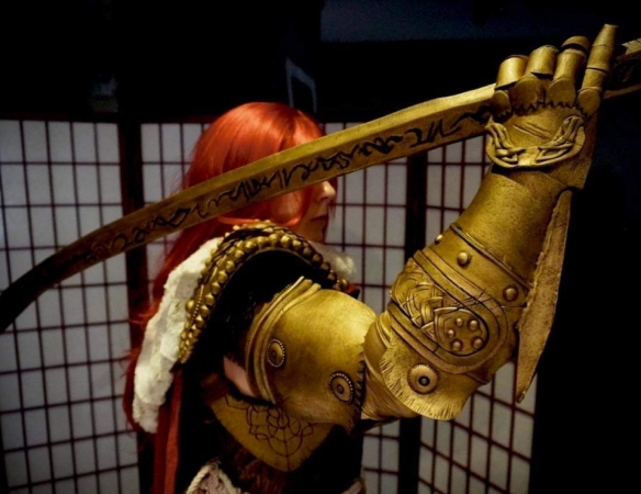 RPG游戏《艾尔登法环》肌肉版女武神COS-哪边嗨