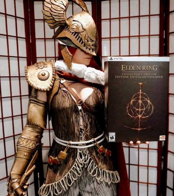 RPG游戏《艾尔登法环》肌肉版女武神COS-哪边嗨