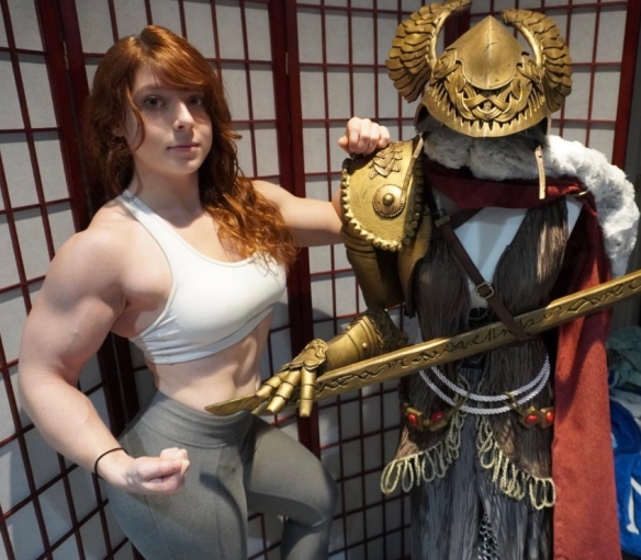 RPG游戏《艾尔登法环》肌肉版女武神COS