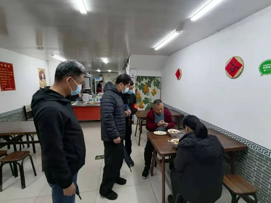 济南新材料产业园区管委会主任韩利师以“四不两直”方式督导疫情防控工作