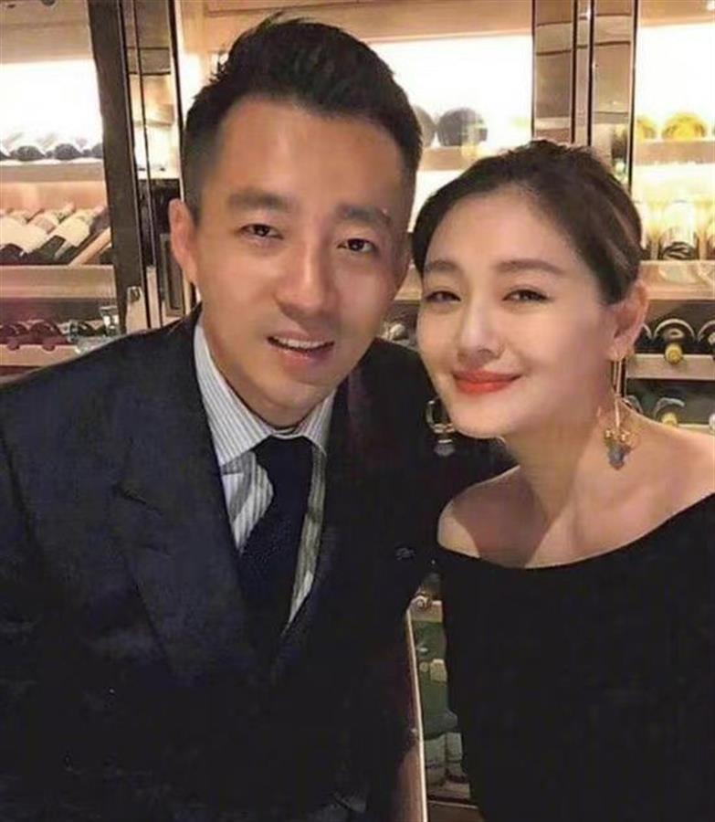 “曲终人散”的人生：大S一家忙着晒幸福，汪小菲满脸憔悴又孤单