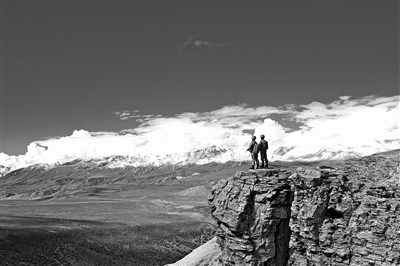 站在祖国的万里边境，我要守护我的见证人——过去、现在、未来