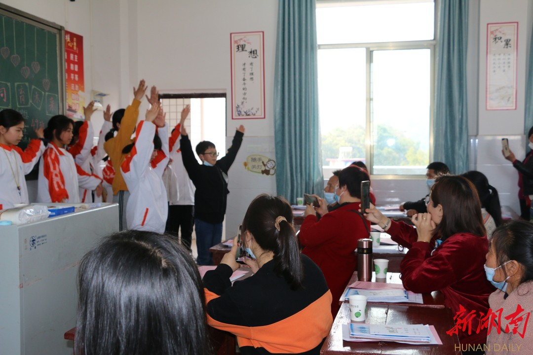 隆回九中初中部“雙減”專題家長會紀實(圖4) 隆回九中初中部“雙減”專題家長會紀實(圖4)