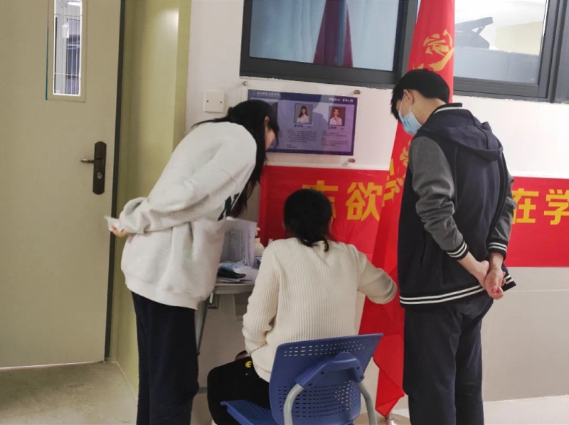 深圳明德實(shí)驗(yàn)學(xué)校高中封閉式校園生活(圖4) 深圳明德實(shí)驗(yàn)學(xué)校高中封閉式校園生活(圖4)