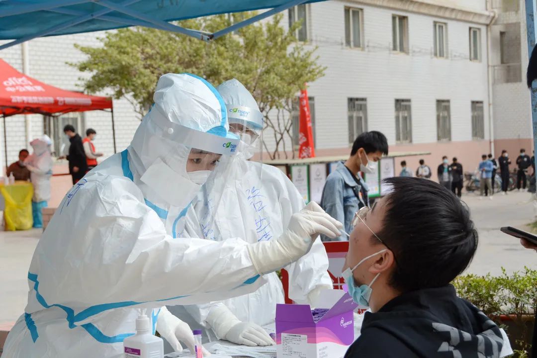 甘肃高校师生携手共战“疫”