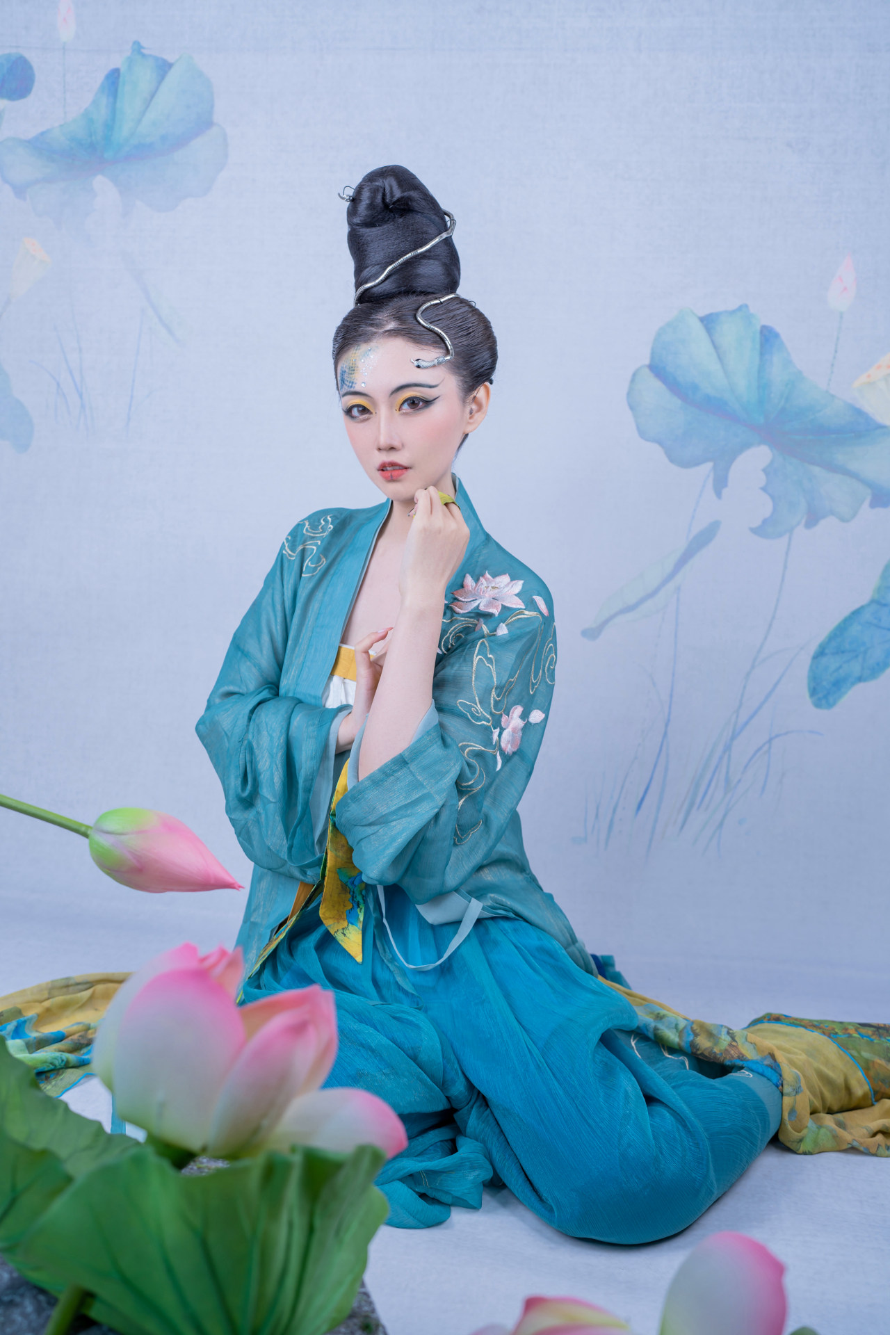 法海呢？青蛇白蛇千里江山汉服拟人COS图-哪边嗨