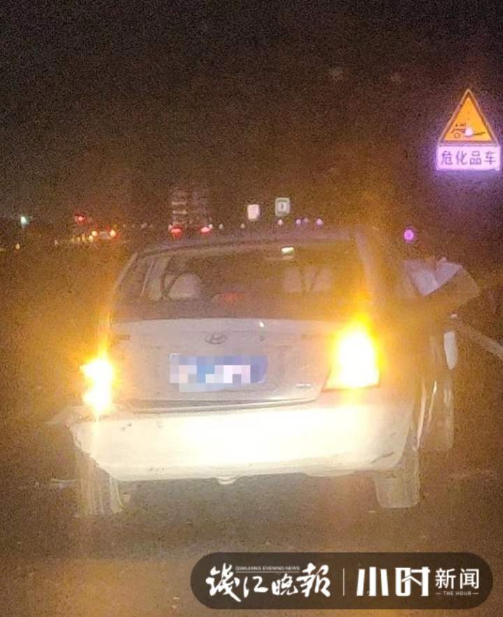 这可是在高速上！看到男友车后座有个陌生女士包，女子怒拽方向盘：大不了同归于尽