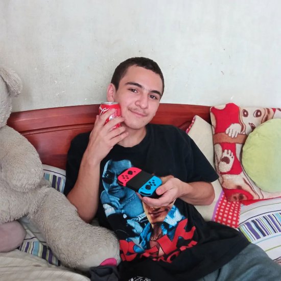 智利男孩捡990斤易拉罐买Switch和塞尔达 耗时9个月