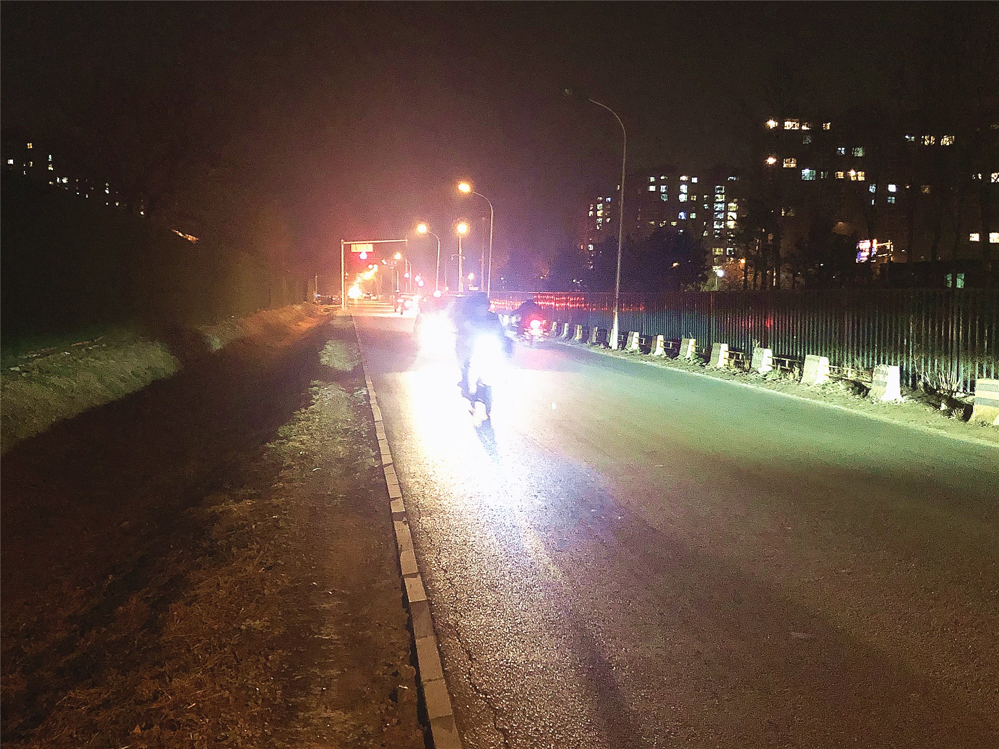 ��԰���ڸ��ڣ���������&ldquo;��Ȧ��&rdquo;����һ·��Զ����