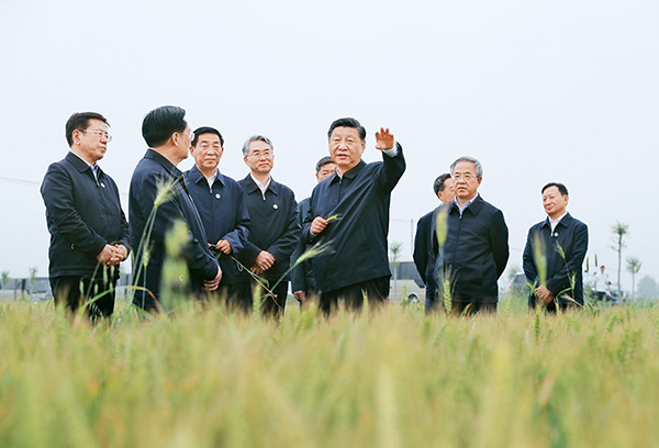 《求是》杂志发表习近平总书记重要文章《坚持把解决好“三农”问题作为全党工作重中之重，举全党全社会之力推动乡村振兴》