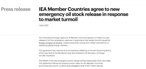 突发，8个燃油罐起火，乌空袭俄石油导致？IEA宣布集体投放原油储备！油价周跌幅超12%
