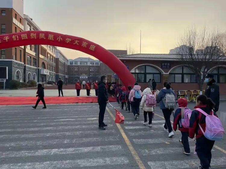 坊子區(qū)鳳凰街道鳳凰小學(xué)：構(gòu)建惠民服務(wù)(圖11)