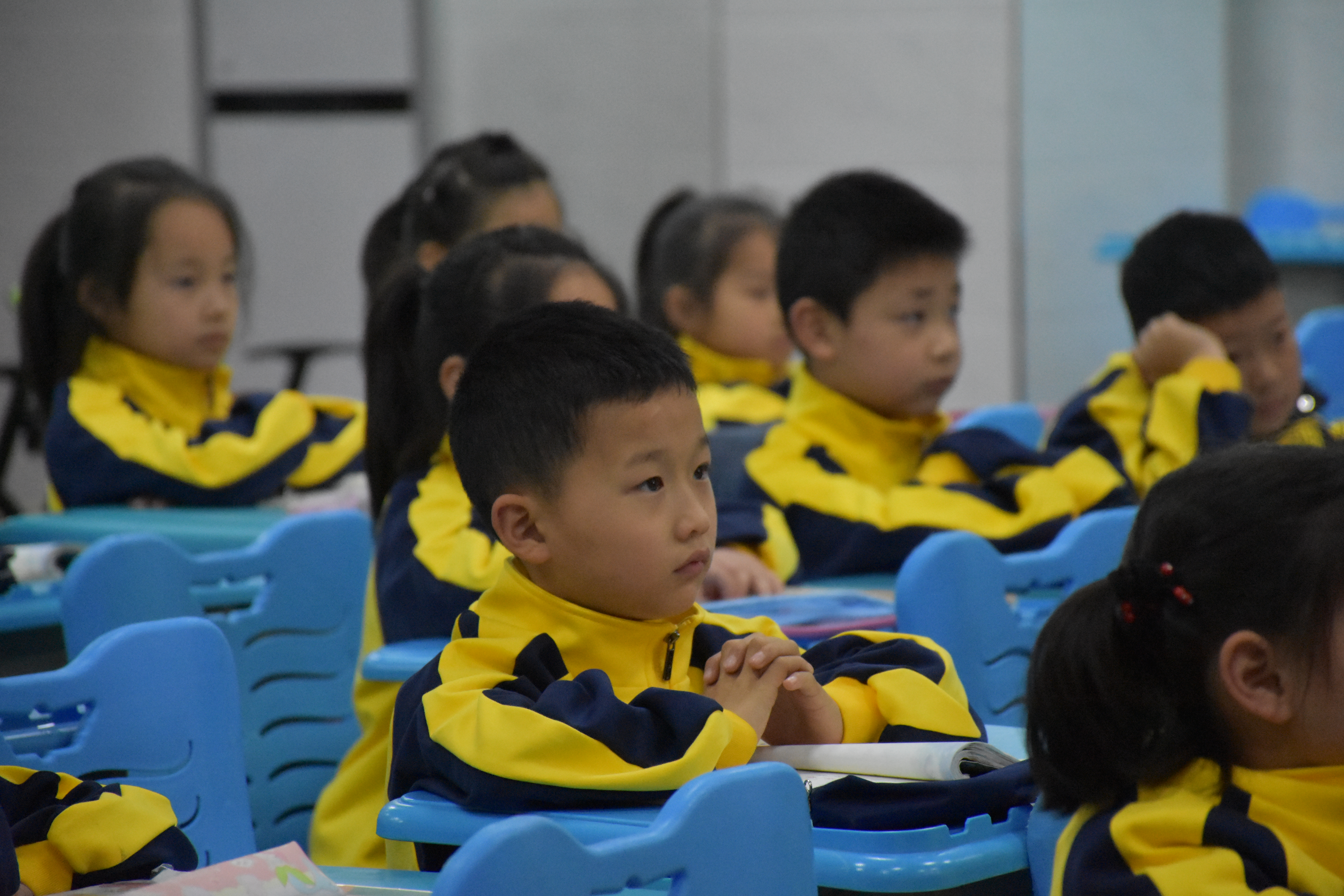 九江雙語(yǔ)實(shí)驗(yàn)學(xué)校語(yǔ)文組開(kāi)展集體備課展示活動(dòng)(圖1) 九江雙語(yǔ)實(shí)驗(yàn)學(xué)校語(yǔ)文組開(kāi)展集體備課展示活動(dòng)(圖1)