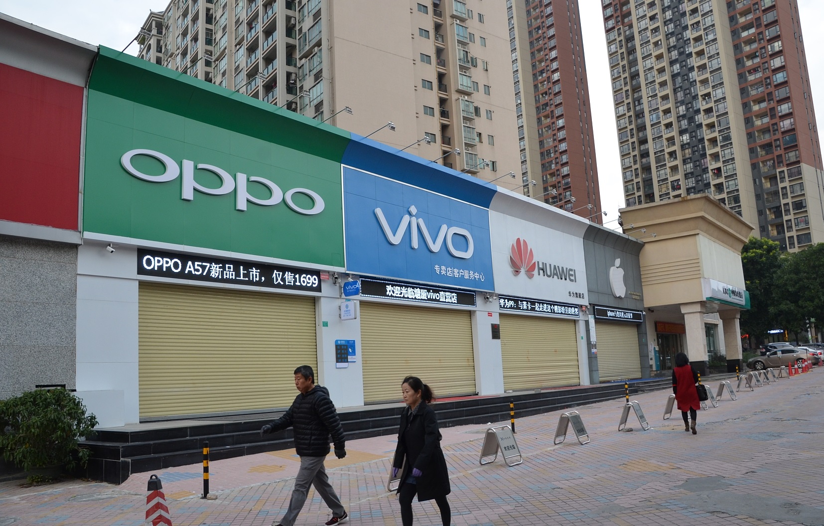 手机厂商卷到了十八线小城,门店经销商:销量不好,我们靠卖电饭煲赚钱