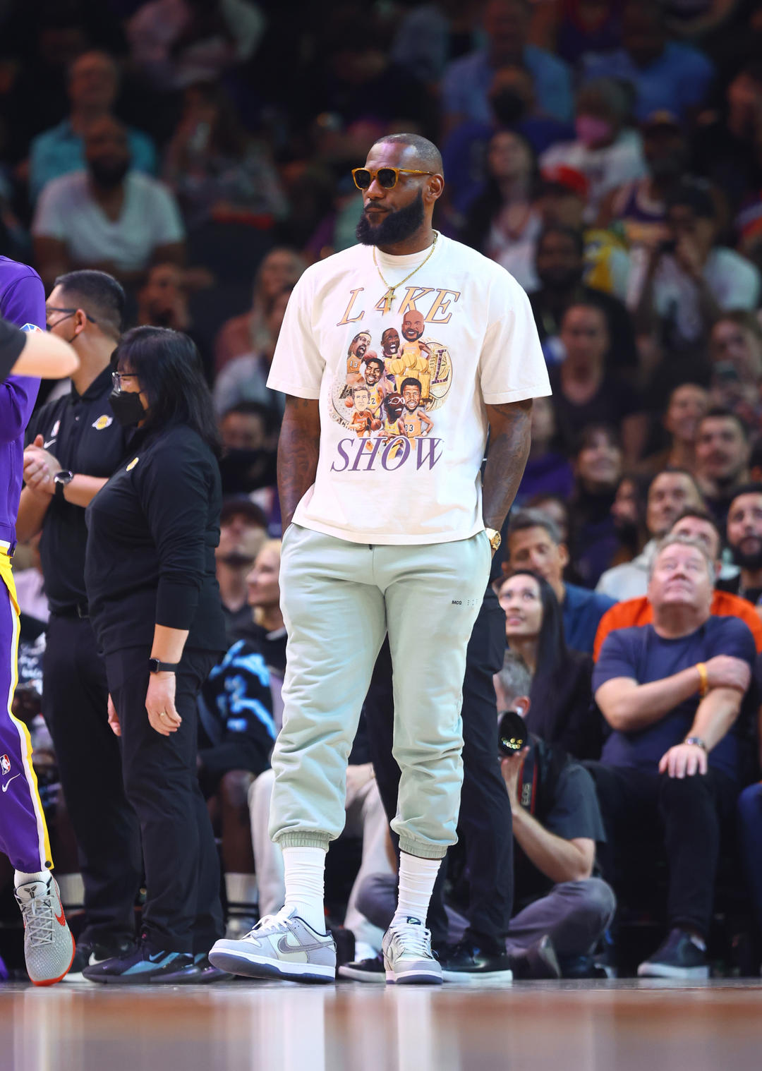 主将全歇湖人客场失利（耻辱出局！詹姆斯因伤休战，湖人不敌太阳正式无缘季后赛）