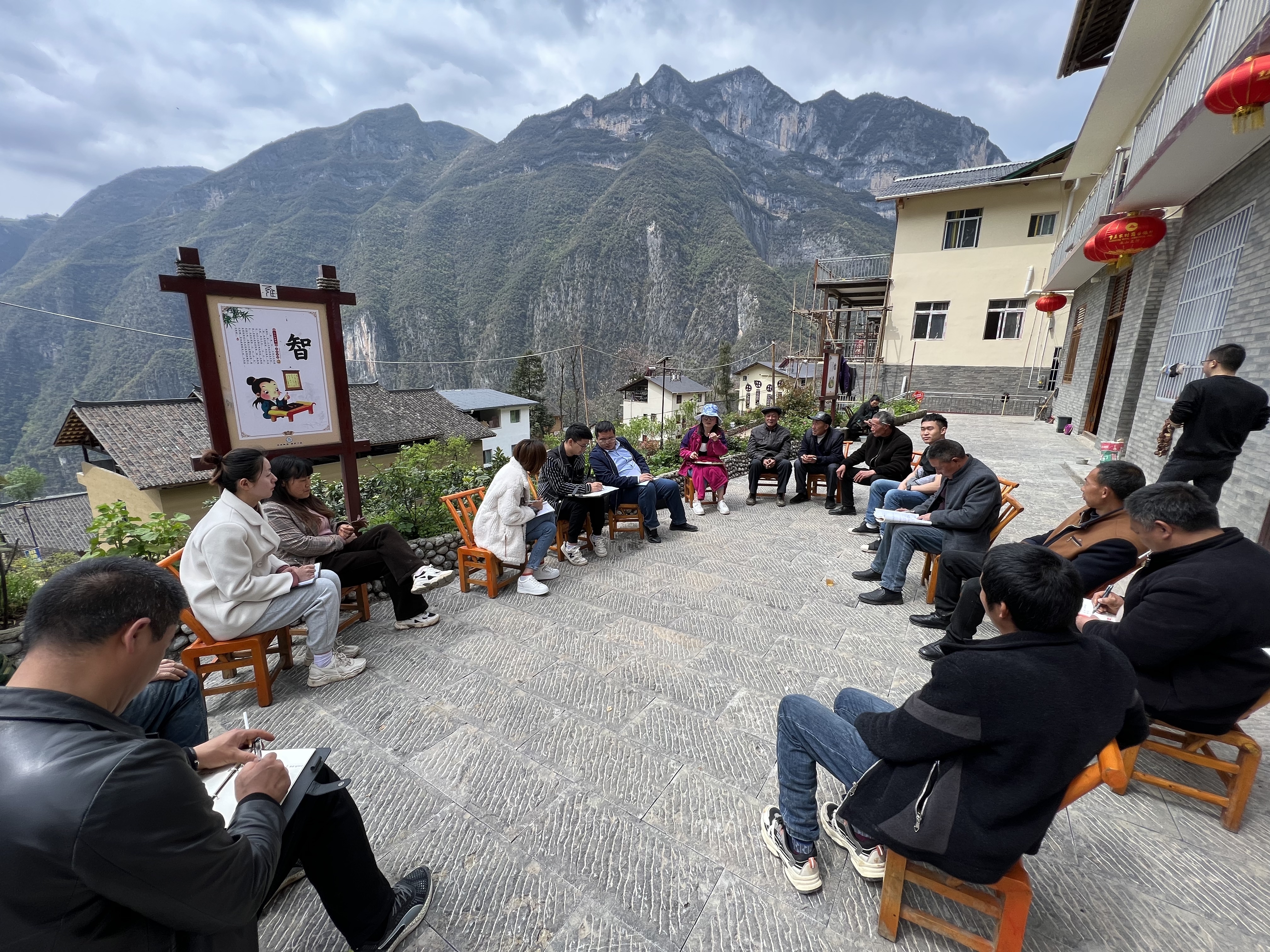 记者赶到重庆市巫山县竹贤乡下庄村时已临近中午,55岁的村民陈祖英