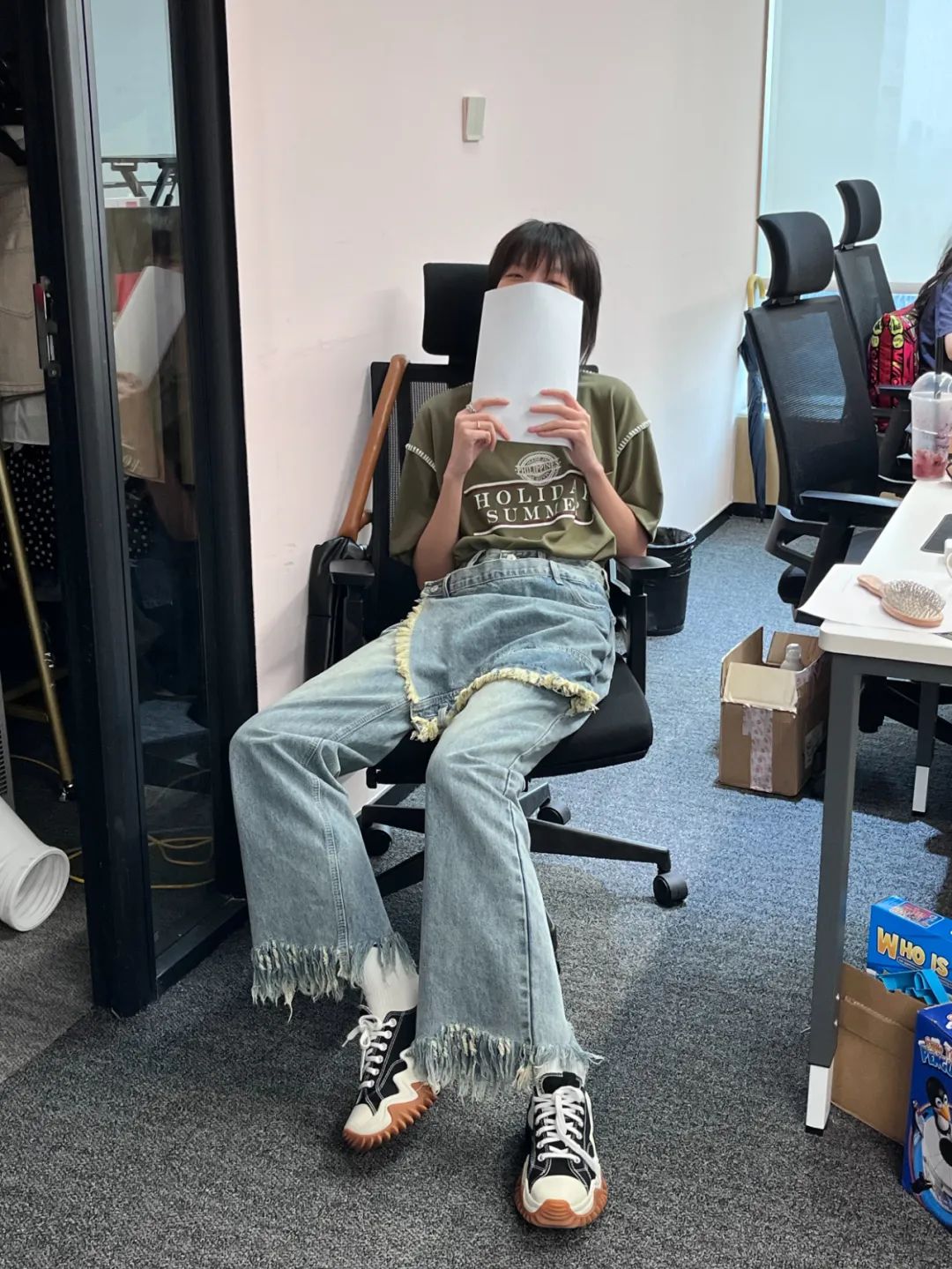 太养眼了！同事们都穿上了漂亮的小裙子