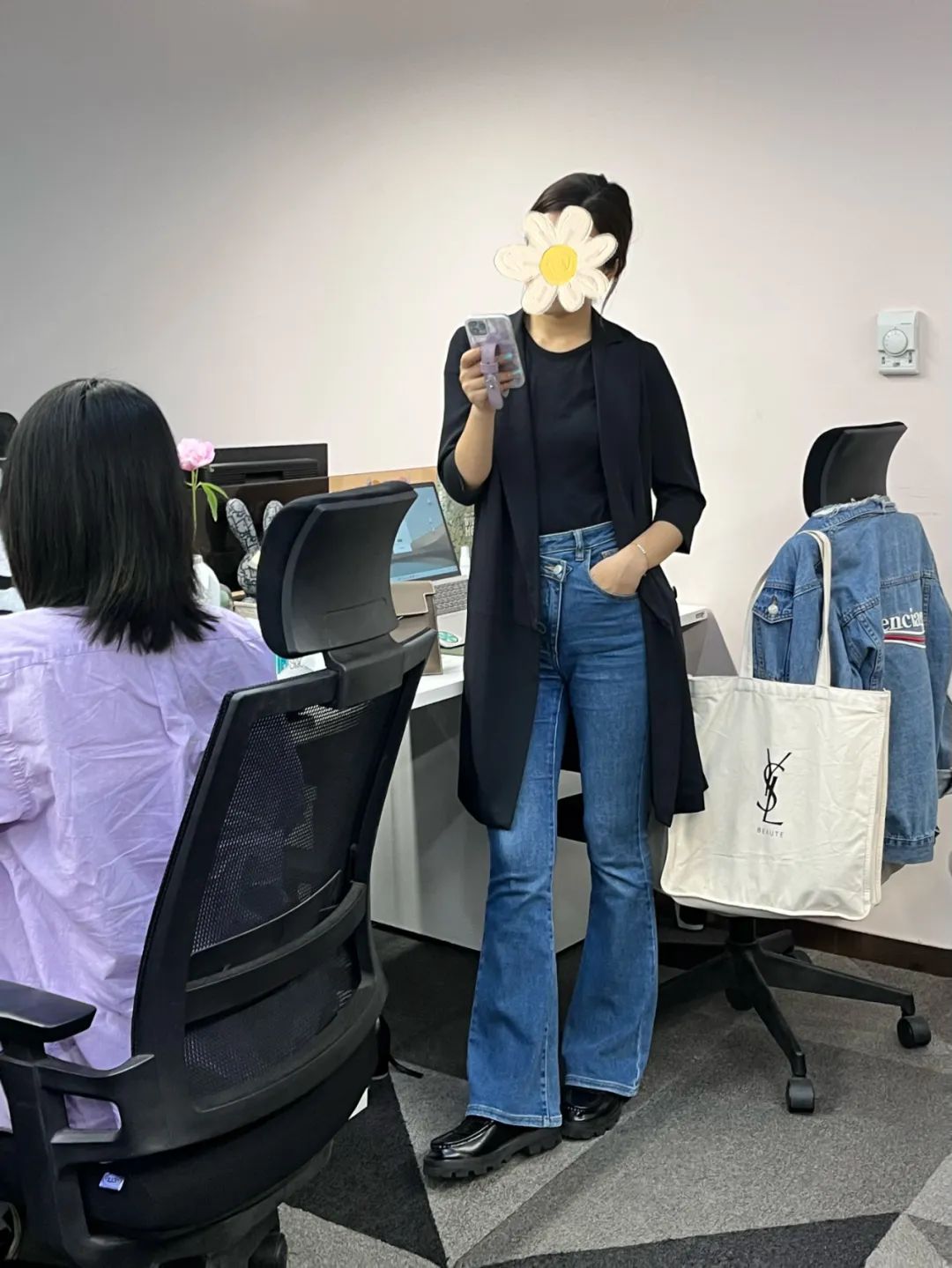 太养眼了！同事们都穿上了漂亮的小裙子