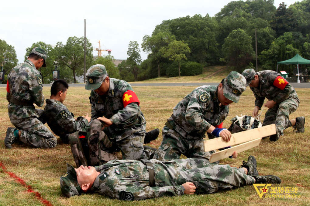 快速集结！民兵医疗救护分队正在进行战备训练。