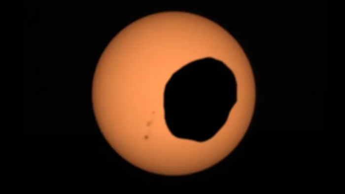NASA“毅力号”探测器捕捉到火星日食的画面